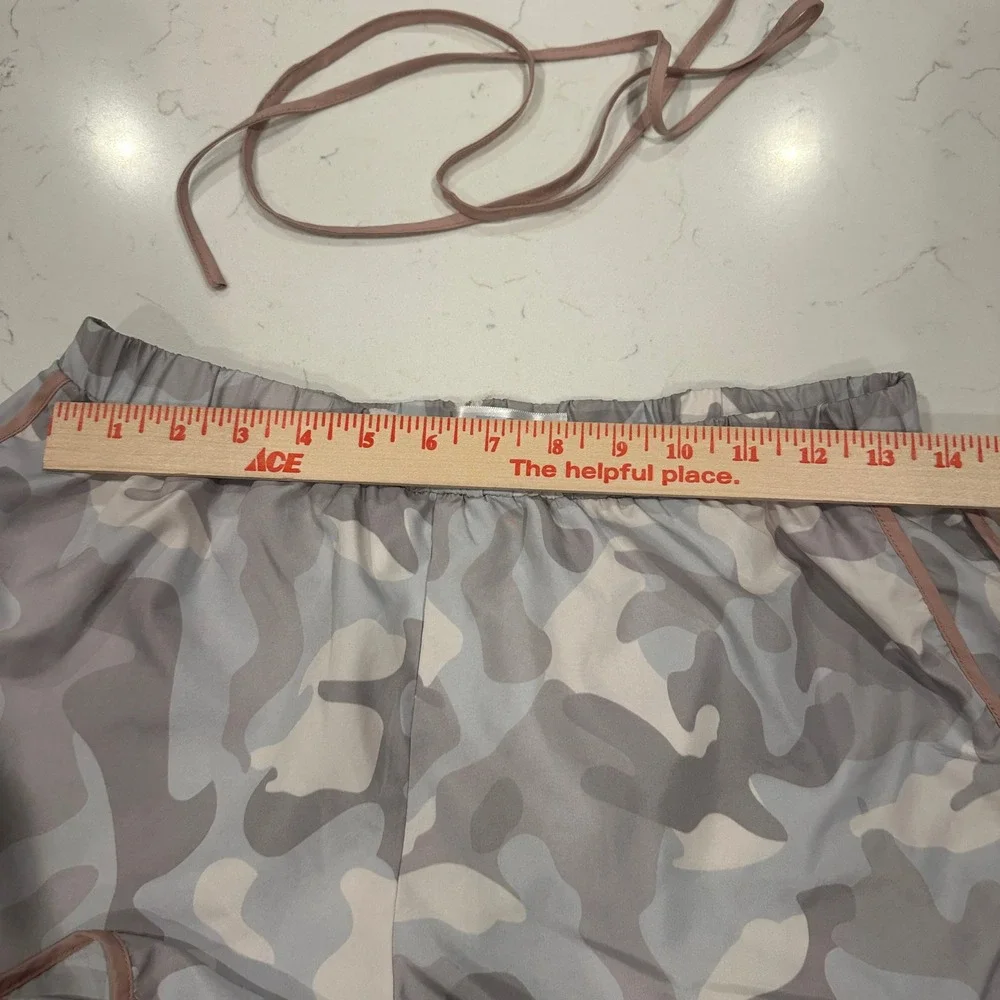 April Kiss Los Angeles Womens Camo Dolphin Shorts Grey Pink Trim Large